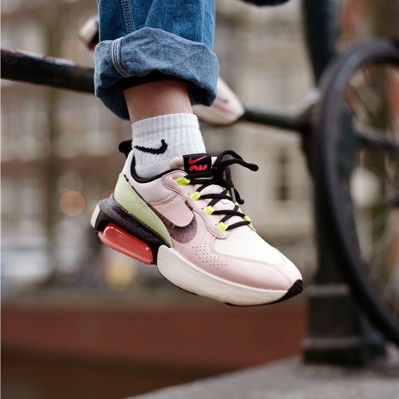 Nike Shoes - NIKE Air Max Verona
